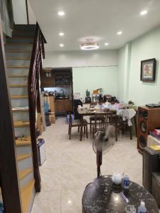 Hồ Tùng Mậu, Lô góc, Nở hậu, Ở, Kinh doanh online